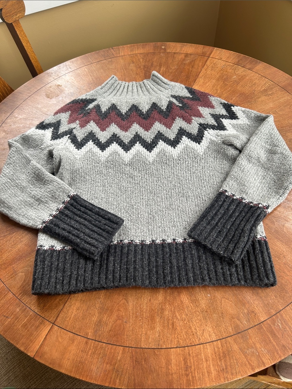 Lightweight standup collar, great pattern of soft . Great addition to  fall/wint